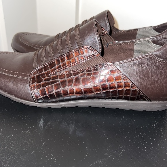 Vaneli Sport loafers, brown with faux alligator accents - Picture 4 of 7